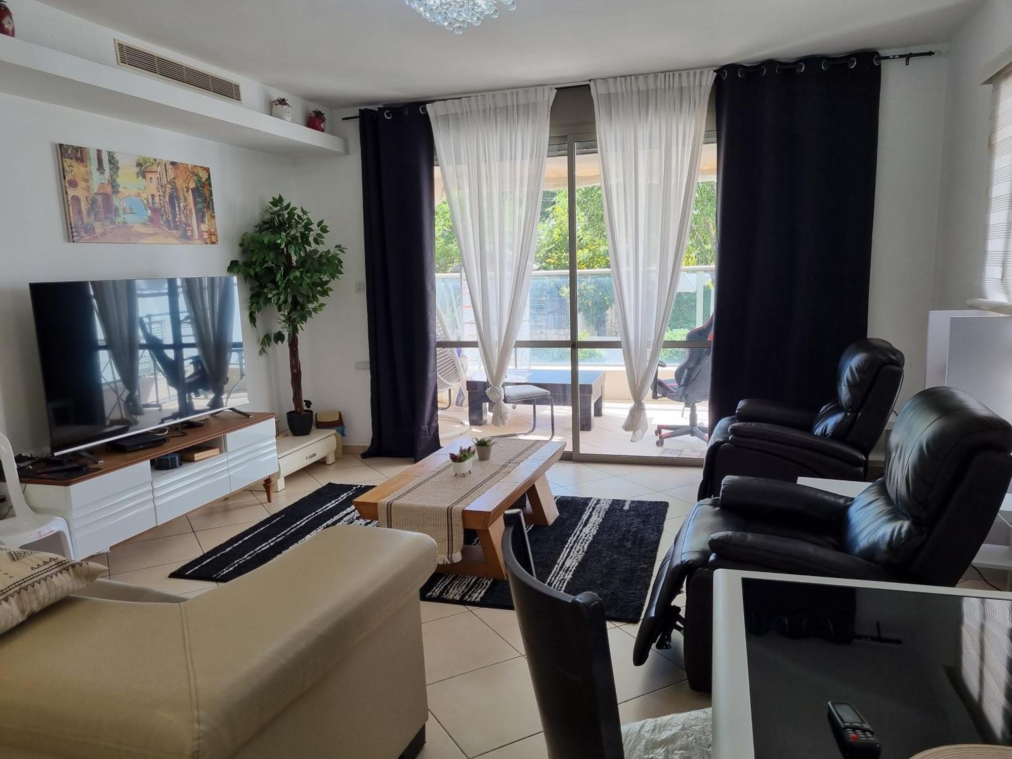 Turdeluxe Company Large 4 Bedroom Apartement In Central Rehovot Exterior photo